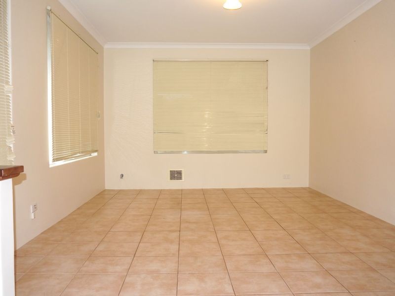 16 Holyrood Close, Orelia WA 6167