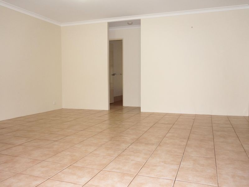 16 Holyrood Close, Orelia WA 6167