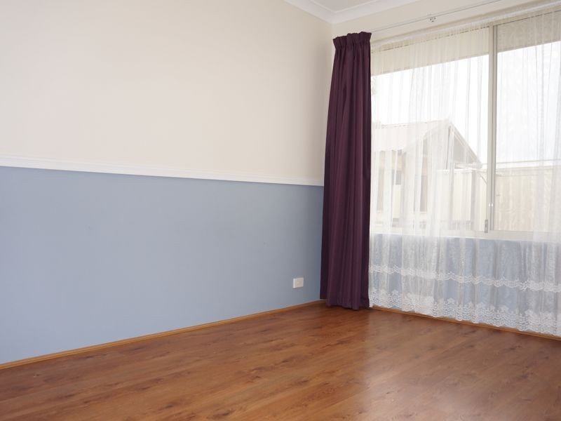 16 Holyrood Close, Orelia WA 6167