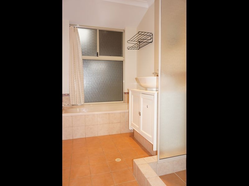 16 Holyrood Close, Orelia WA 6167