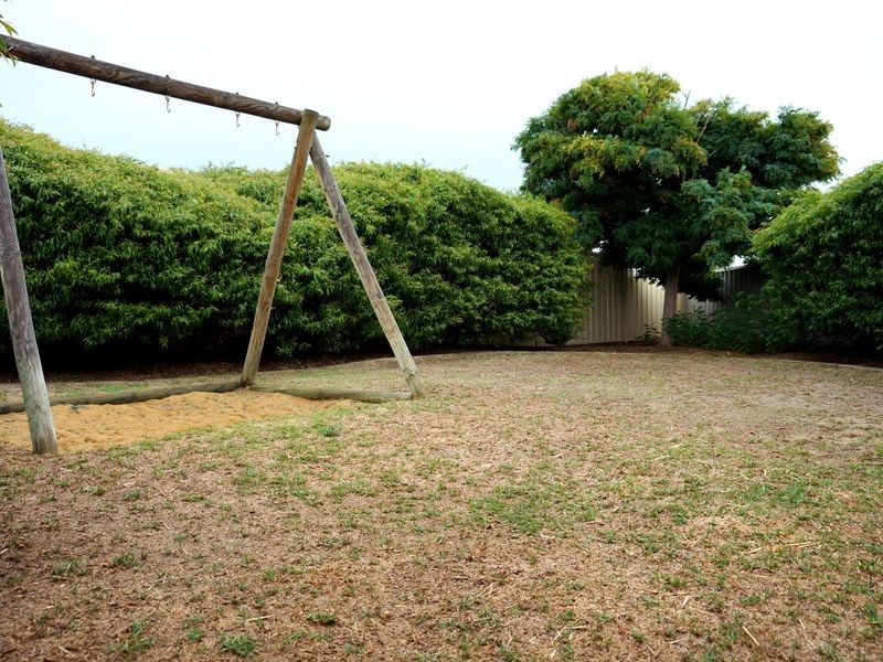 16 Holyrood Close, Orelia WA 6167