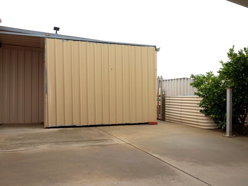 16 Holyrood Close, Orelia WA 6167