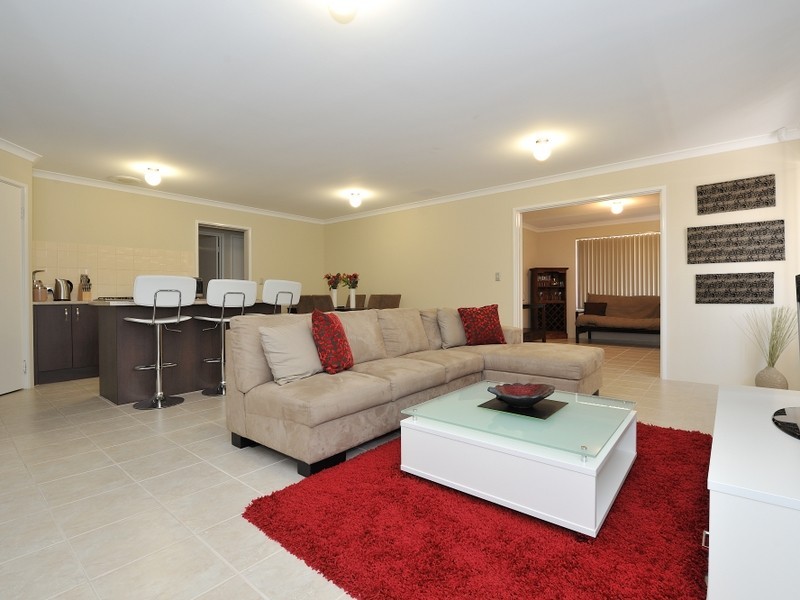 10 Featherstone Road, Orelia WA 6167