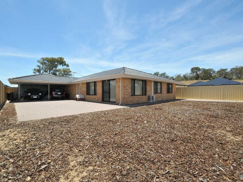 10 Featherstone Road, Orelia WA 6167