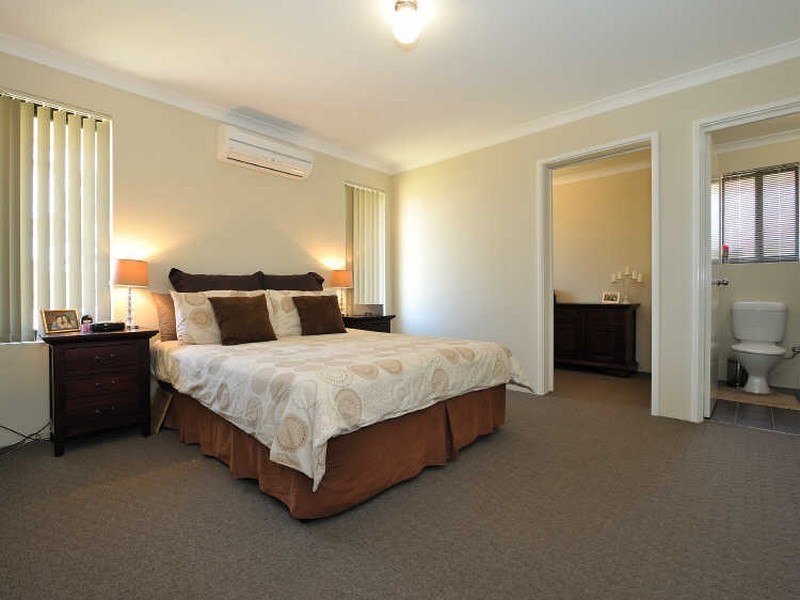 10 Featherstone Road, Orelia WA 6167