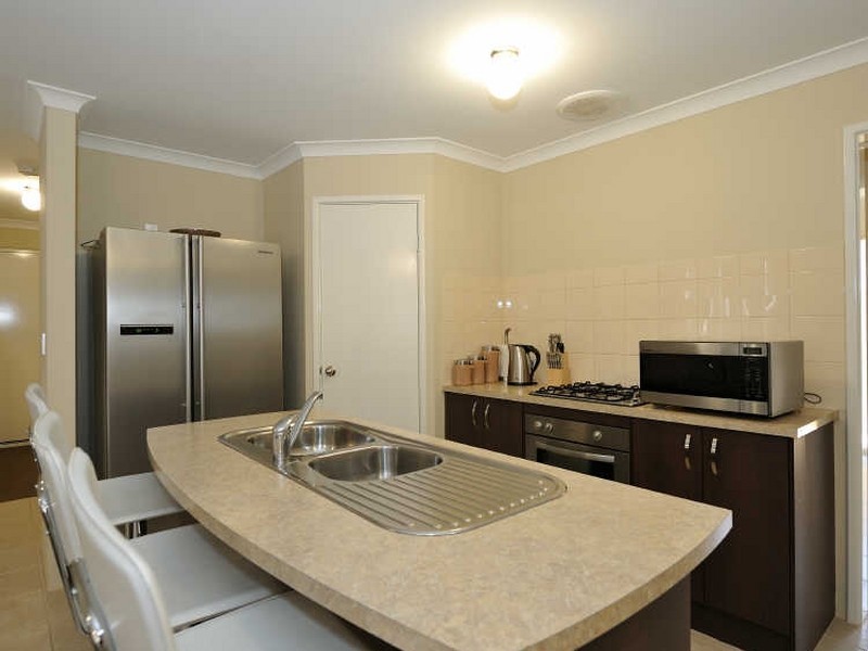 10 Featherstone Road, Orelia WA 6167