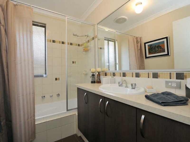 10 Featherstone Road, Orelia WA 6167