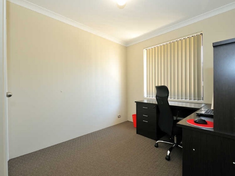 10 Featherstone Road, Orelia WA 6167