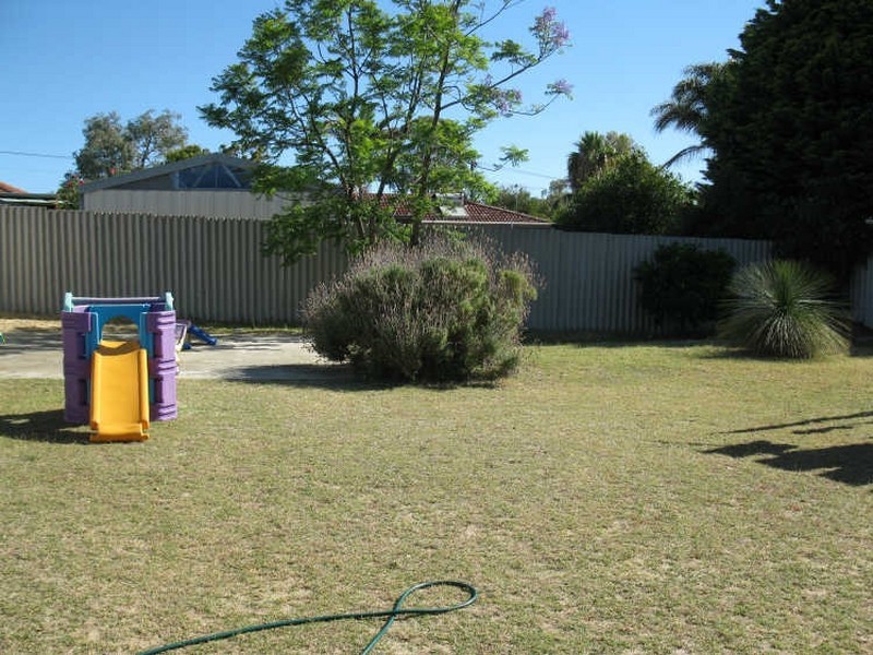14 Madden Way, Parmelia WA 6167