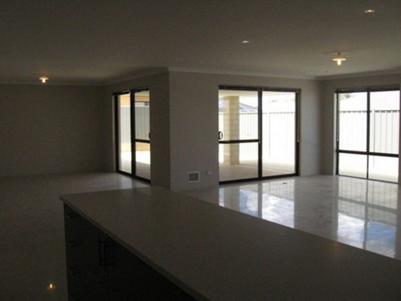 9 Shaftesbury Way, Wellard WA 6170