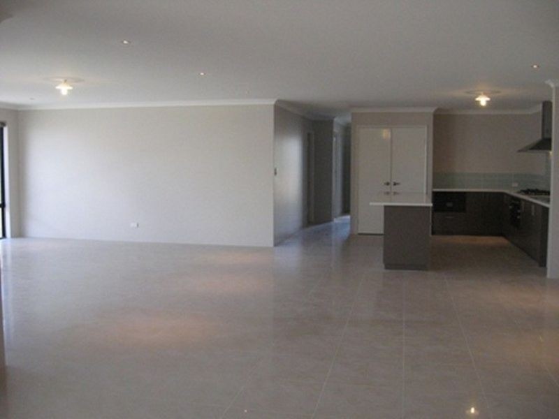 9 Shaftesbury Way, Wellard WA 6170