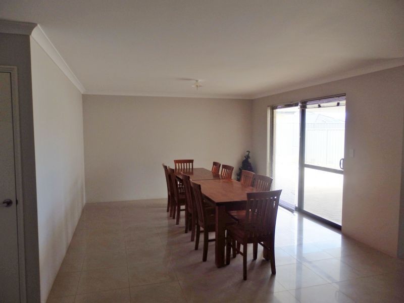 9 Shaftesbury Way, Wellard WA 6170