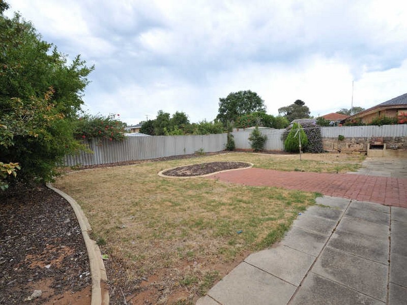 25 Menli Place, Orelia WA 6167