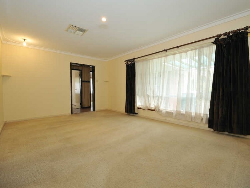 25 Menli Place, Orelia WA 6167