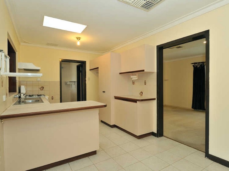 25 Menli Place, Orelia WA 6167