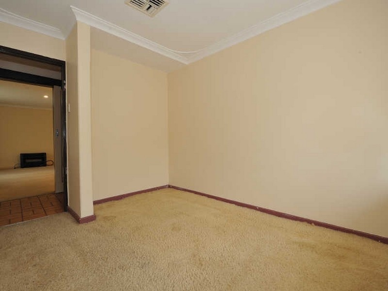 25 Menli Place, Orelia WA 6167