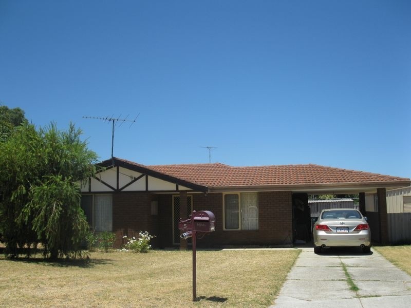 5 Youngs Place, Parmelia WA 6167