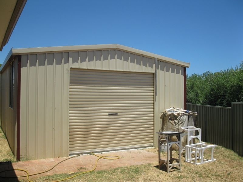 5 Youngs Place, Parmelia WA 6167