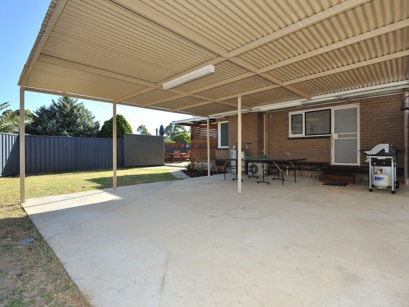 77 Wellard Rd, Calista WA 6167