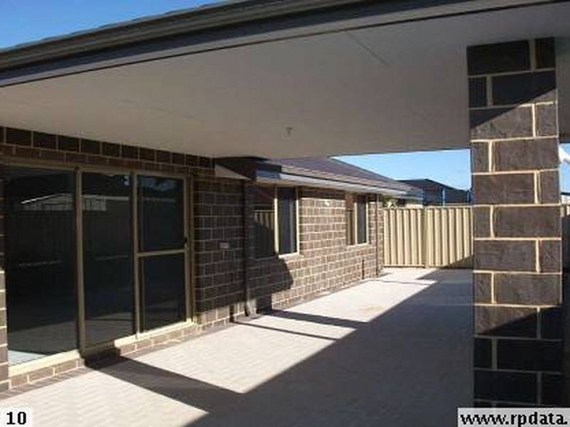 4 Lakewood Grove, Bertram WA 6167