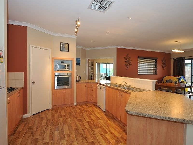 7 Hunter Way, Bertram WA 6167