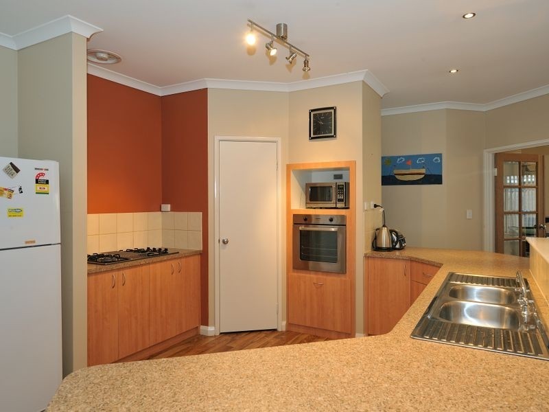 7 Hunter Way, Bertram WA 6167