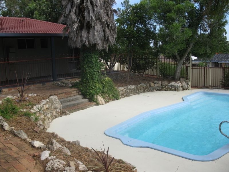 2 Tanson Road, Parmelia WA 6167