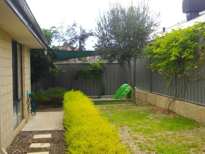 12 Weybridge Drive, Wellard WA 6170