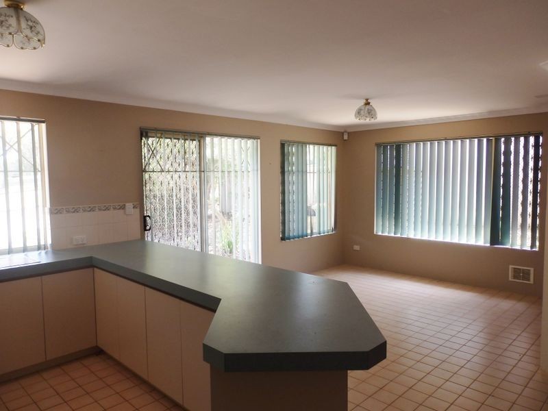 8 Whyatt Green, Leda WA 6170