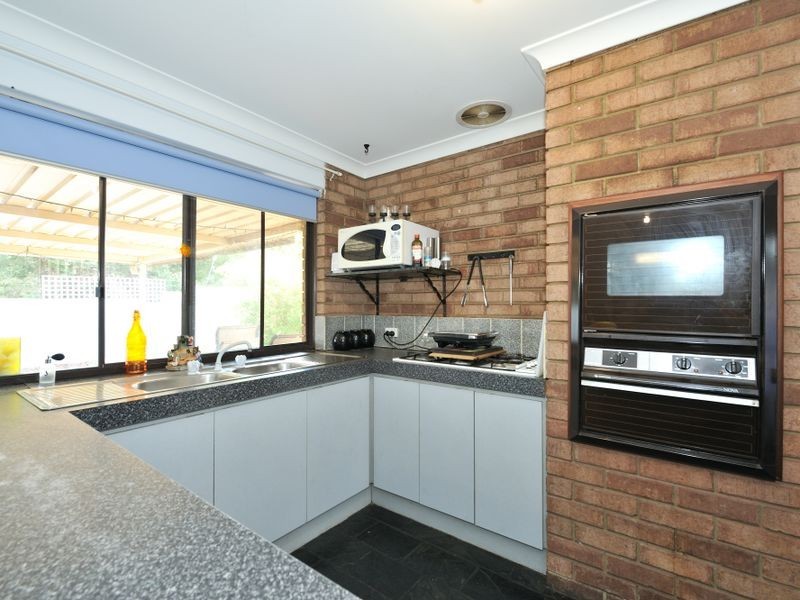 2 Burrows Place, Parmelia WA 6167