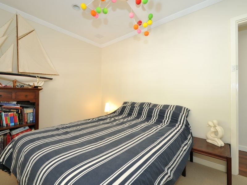 7 David Place, Calista WA 6167