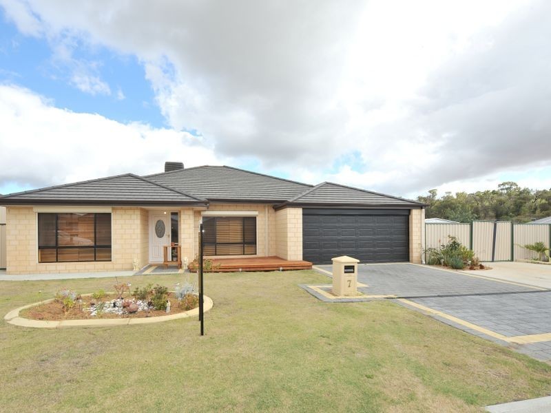 7 Mickle Way, Bertram WA 6167