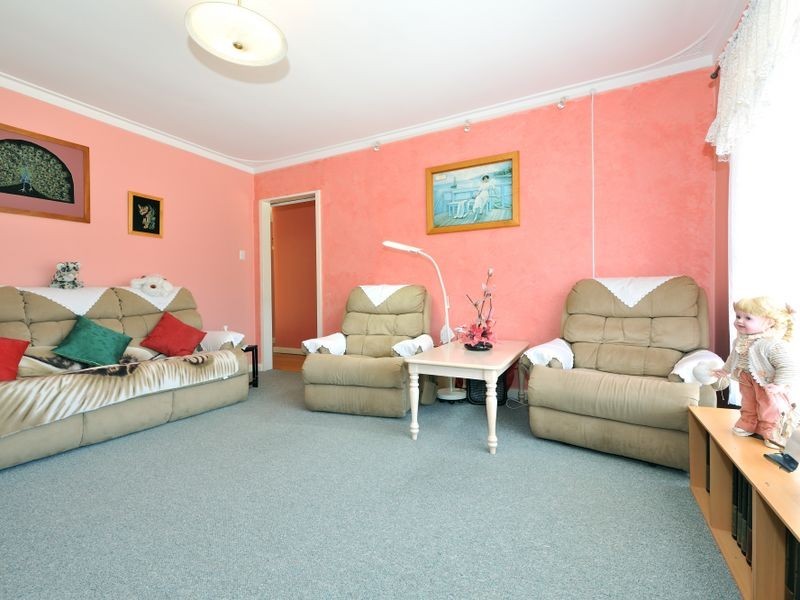 13 Canham Way, Orelia WA 6167