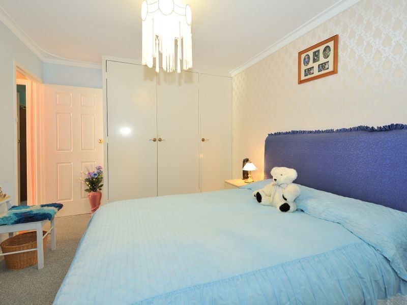 13 Canham Way, Orelia WA 6167