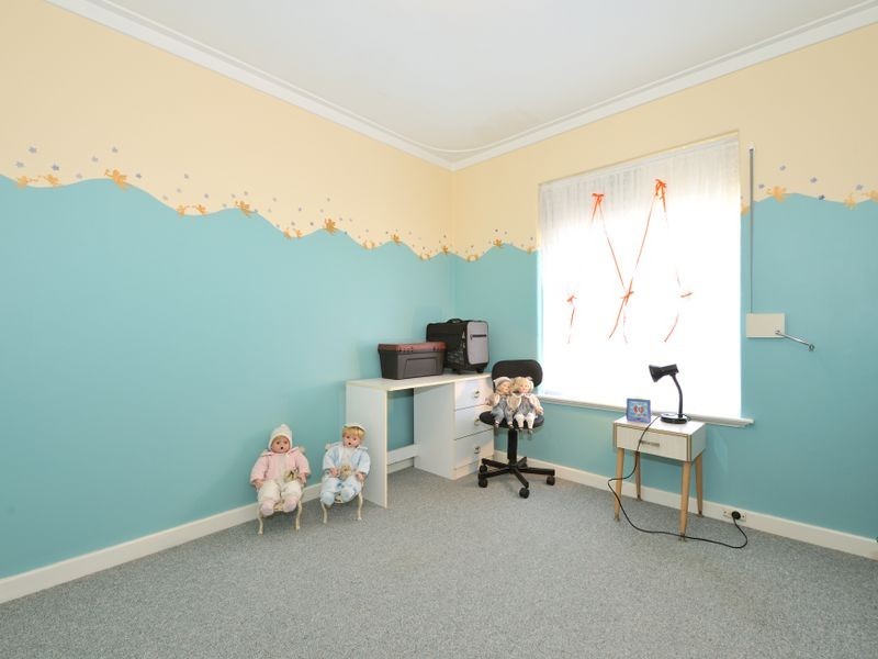 13 Canham Way, Orelia WA 6167