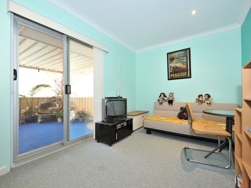 13 Canham Way, Orelia WA 6167