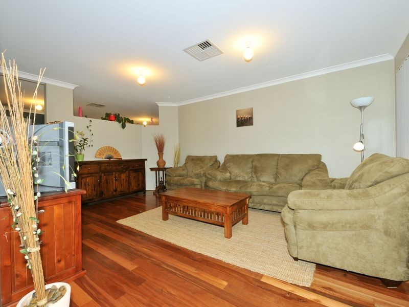 31 Nunney Rd, Orelia WA 6167