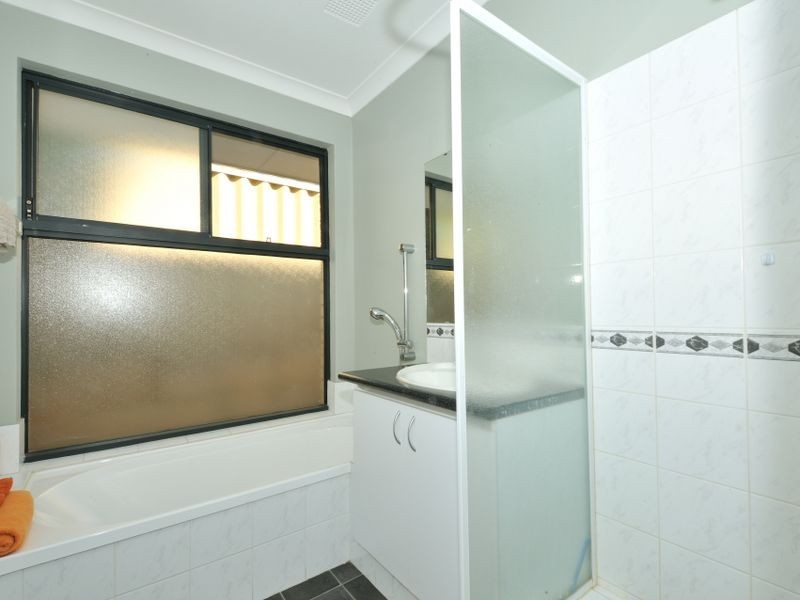 31 Nunney Rd, Orelia WA 6167