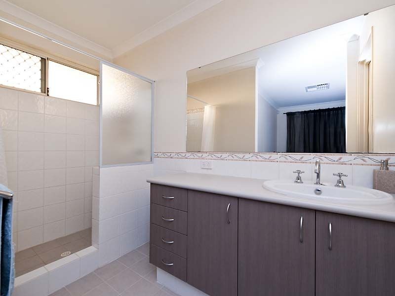 18 Chertsey Way, Wellard WA 6170