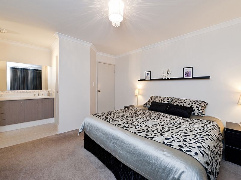 18 Chertsey Way, Wellard WA 6170
