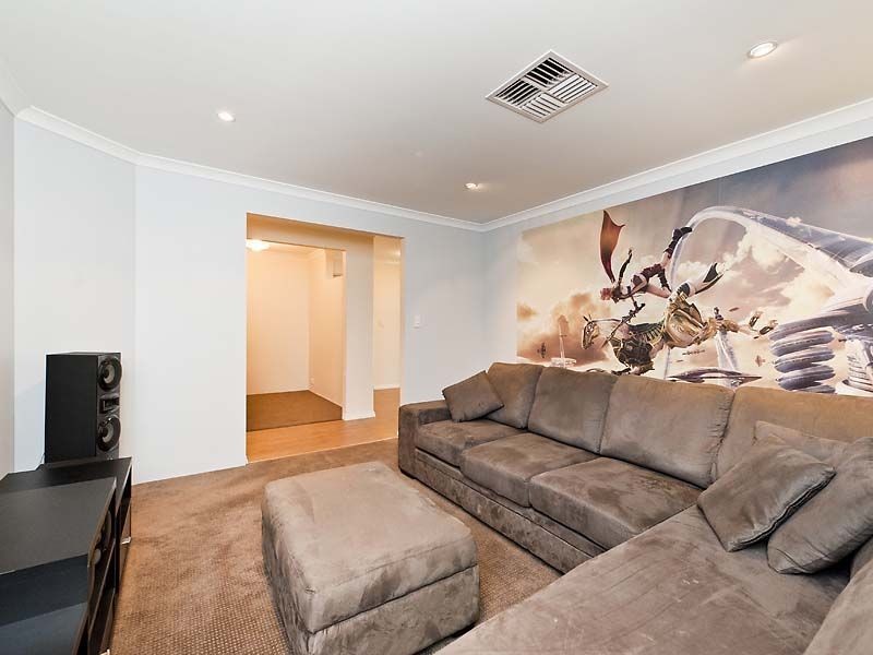 18 Chertsey Way, Wellard WA 6170