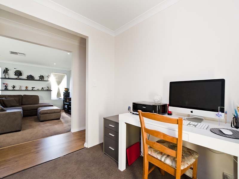 18 Chertsey Way, Wellard WA 6170