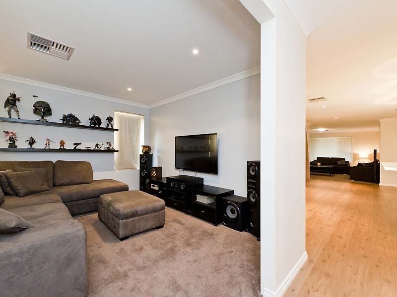 18 Chertsey Way, Wellard WA 6170