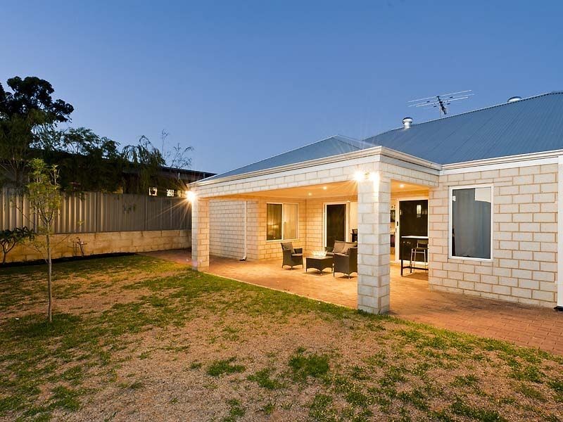 18 Chertsey Way, Wellard WA 6170