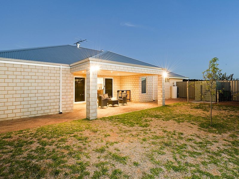 18 Chertsey Way, Wellard WA 6170