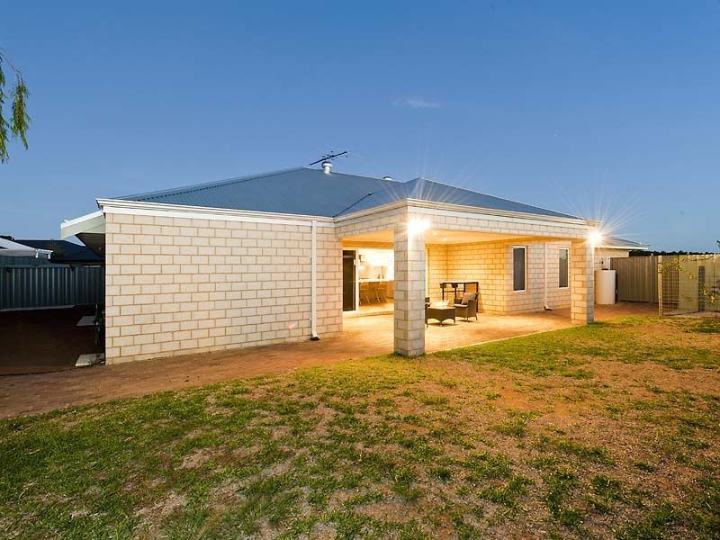 18 Chertsey Way, Wellard WA 6170