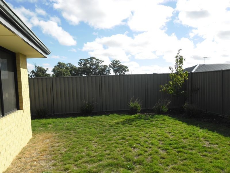18 Shaftesbury Way, Wellard WA 6170