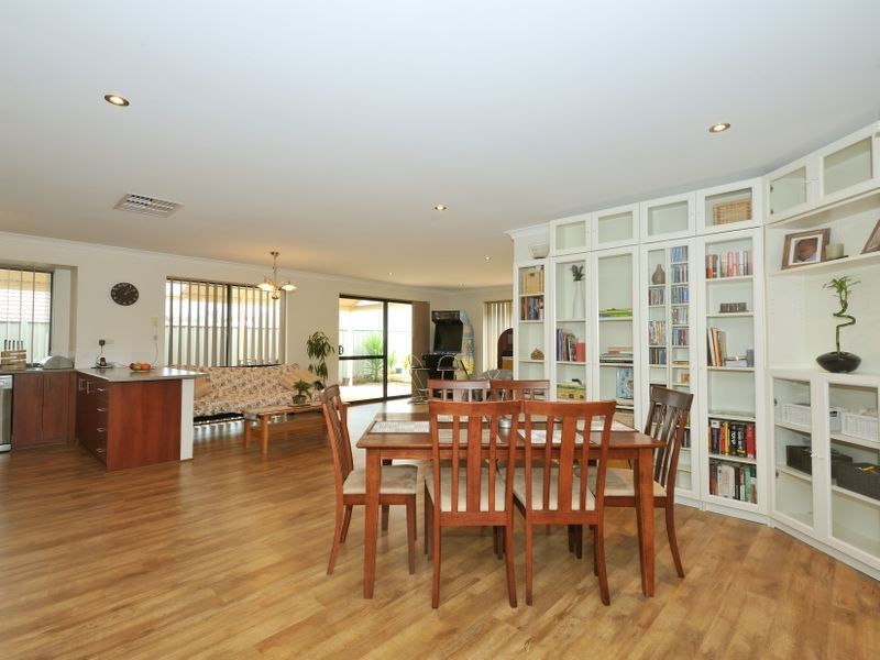 4 Glastonbury Street, Leda WA 6170