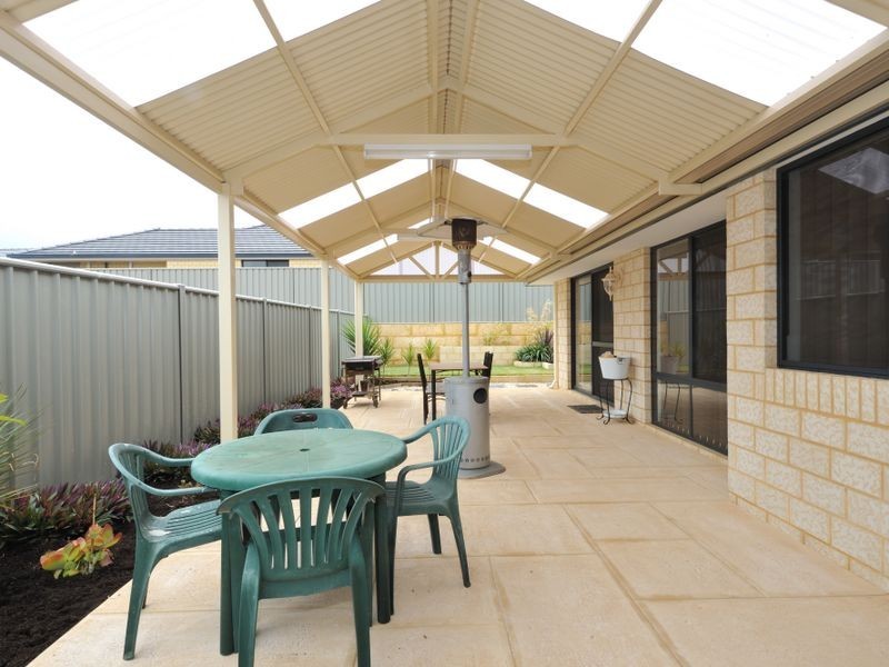4 Glastonbury Street, Leda WA 6170