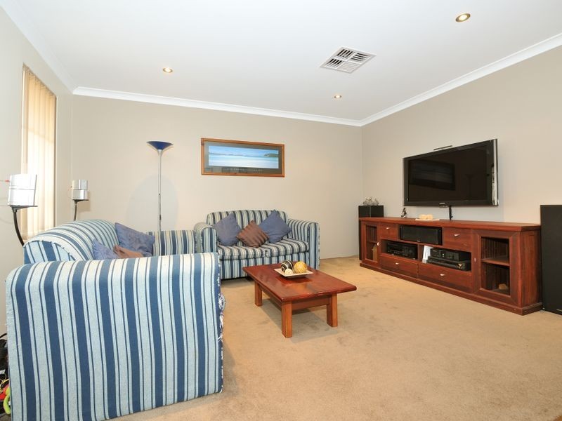4 Glastonbury Street, Leda WA 6170